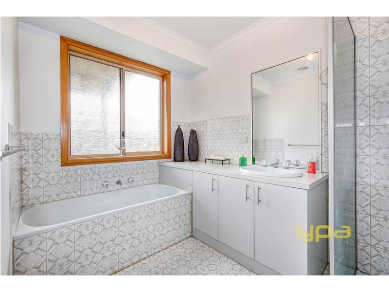 17 Thoroughbred Avenue, Werribee VIC 3030