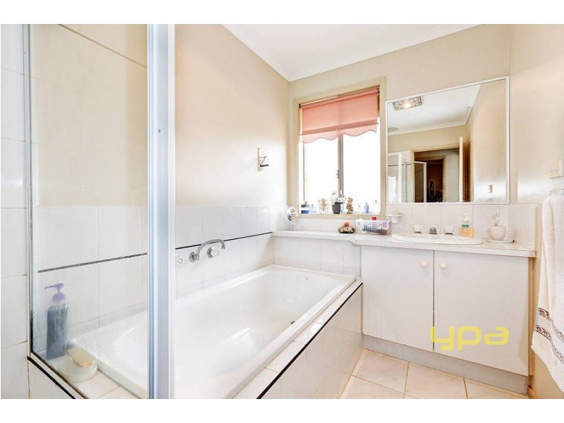 8 Tigris Close, Werribee VIC 3030