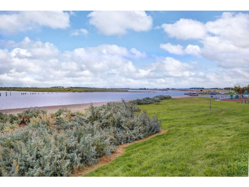 64 Koroneos Drive, Werribee South VIC 3030