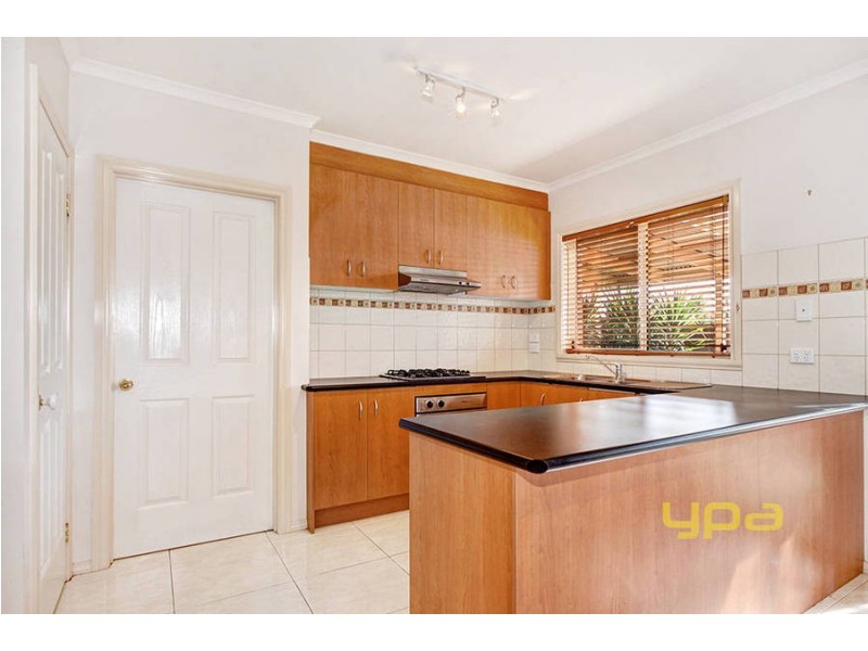 2/4 Albert Place, Hoppers Crossing VIC 3029