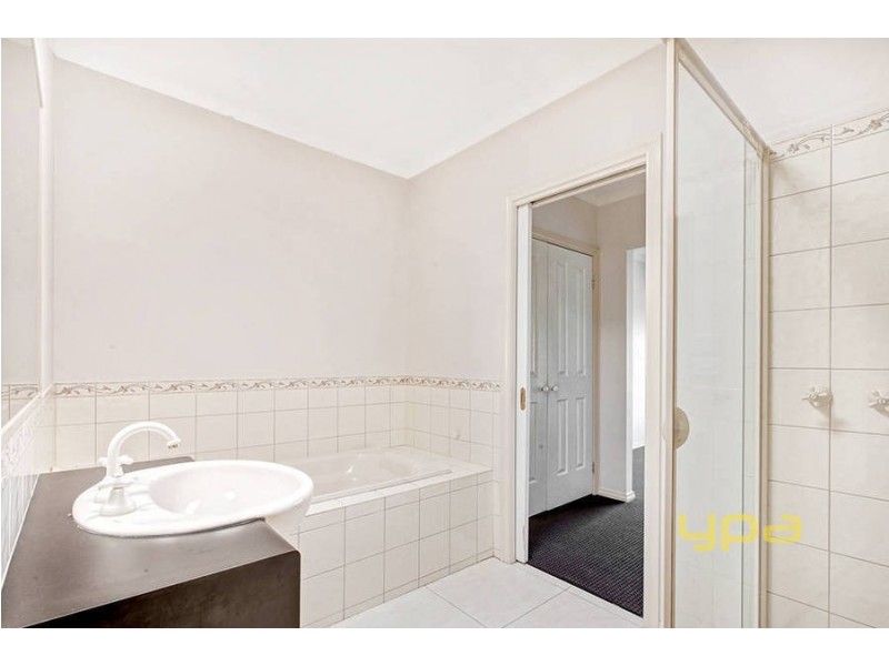 2/4 Albert Place, Hoppers Crossing VIC 3029