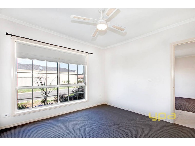 2/4 Albert Place, Hoppers Crossing VIC 3029