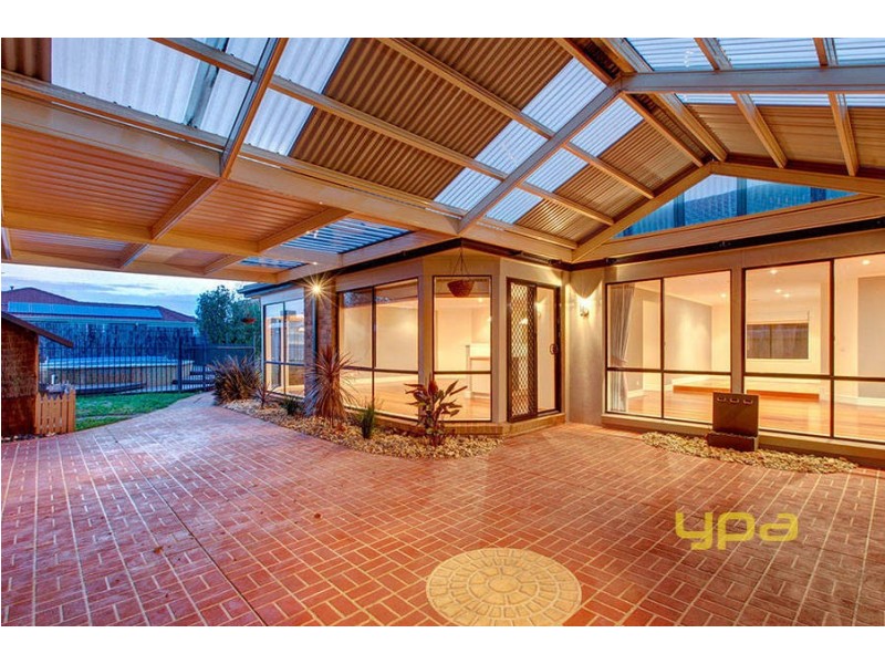 23 Brentwood Drive, Werribee VIC 3030