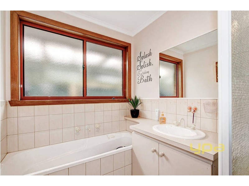 36 Maple Crescent, Hoppers Crossing VIC 3029