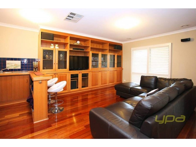 15 Brentwood Drive, Werribee VIC 3030