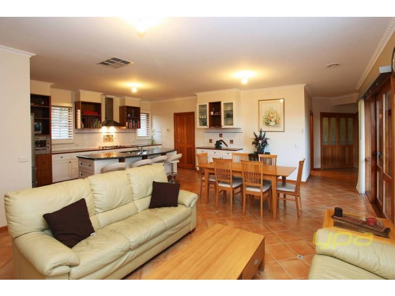 15 Brentwood Drive, Werribee VIC 3030