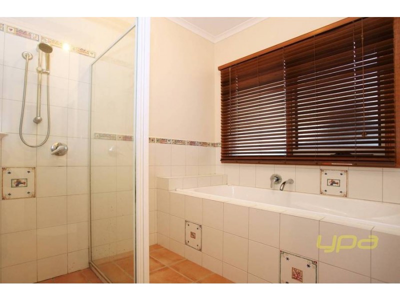 15 Brentwood Drive, Werribee VIC 3030