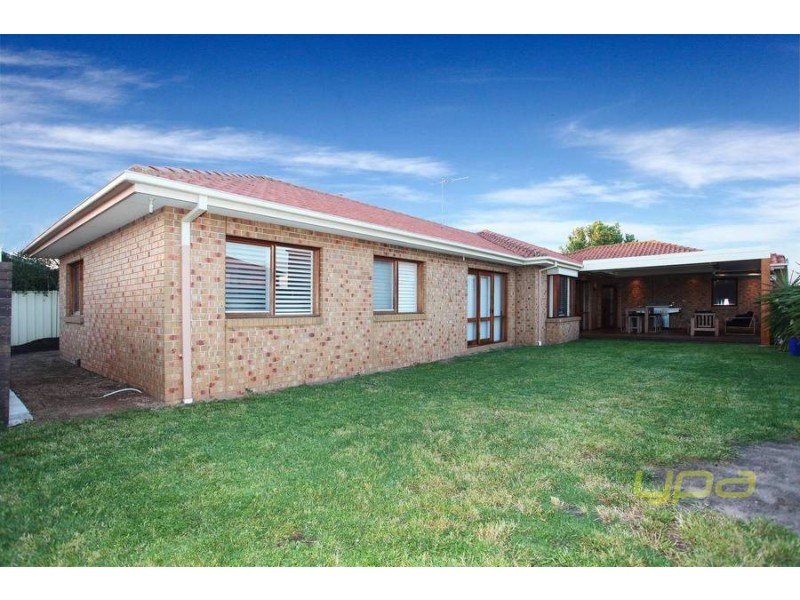 15 Brentwood Drive, Werribee VIC 3030