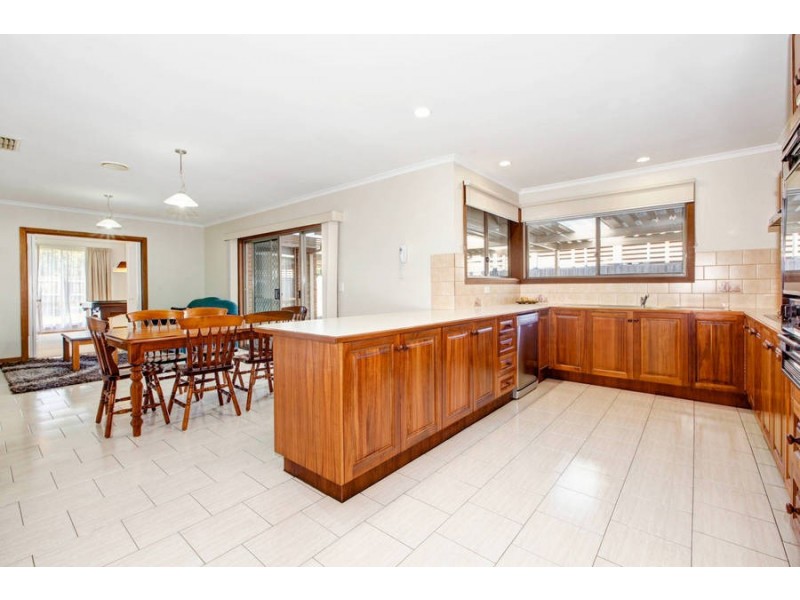 31 Wildflower Crescent, Hoppers Crossing VIC 3029