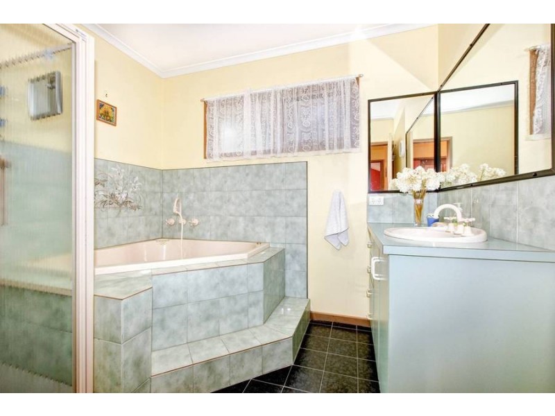 8 Roya Court, Hoppers Crossing VIC 3029