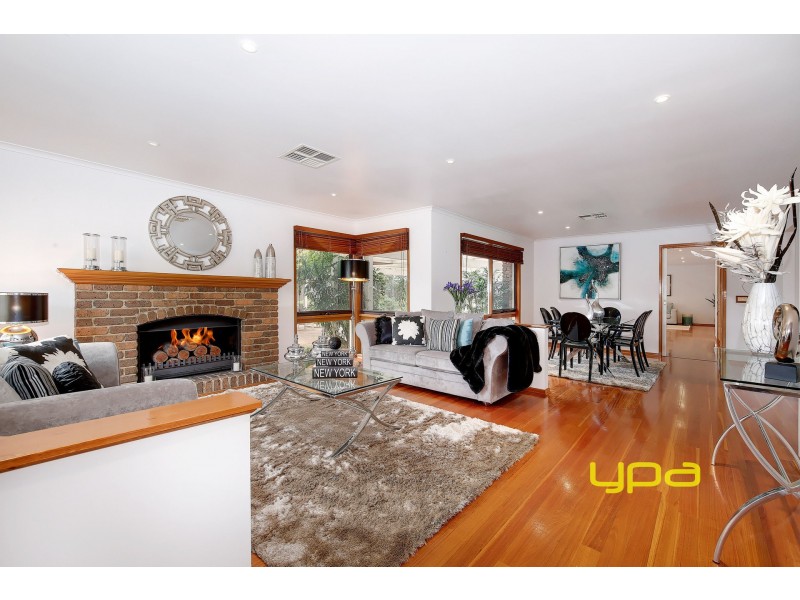 2 Villa Walk, Werribee VIC 3030