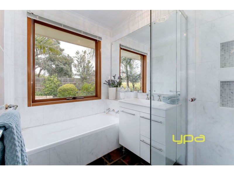 2 Villa Walk, Werribee VIC 3030