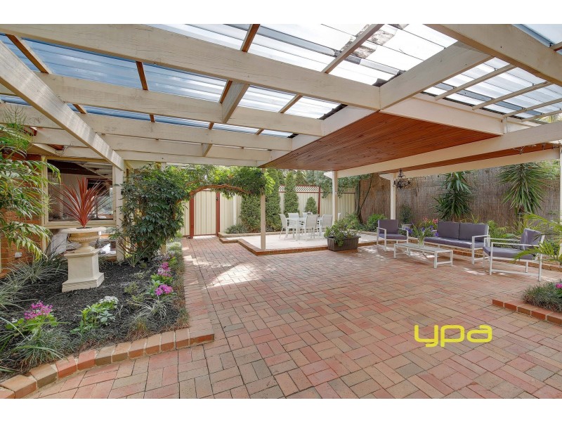 2 Villa Walk, Werribee VIC 3030