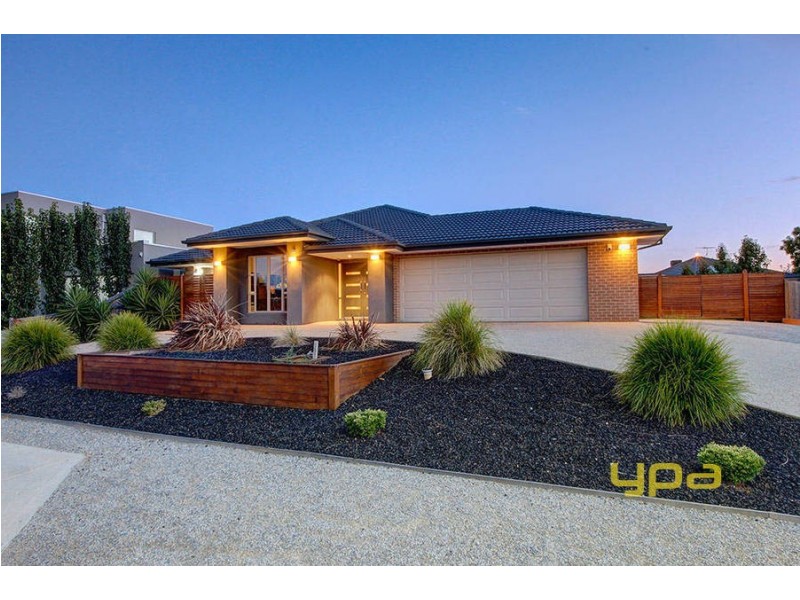 8 Pennar Way, Werribee VIC 3030