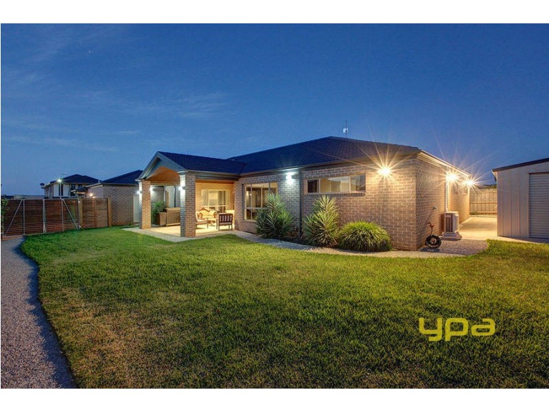 8 Pennar Way, Werribee VIC 3030