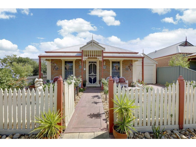 8 Pembroke Lane, Wyndham Vale VIC 3024