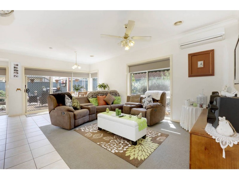 8 Pembroke Lane, Wyndham Vale VIC 3024