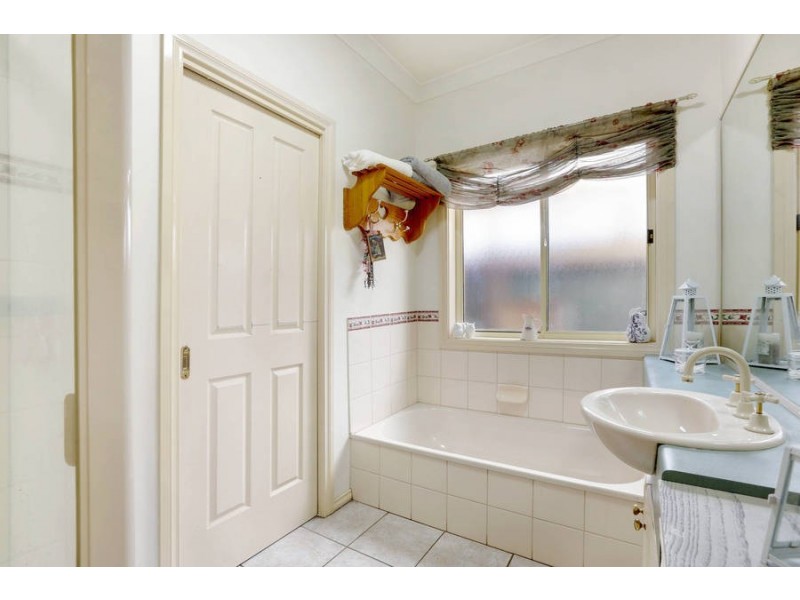 8 Pembroke Lane, Wyndham Vale VIC 3024