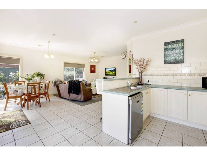 8 Pembroke Lane, Wyndham Vale VIC 3024