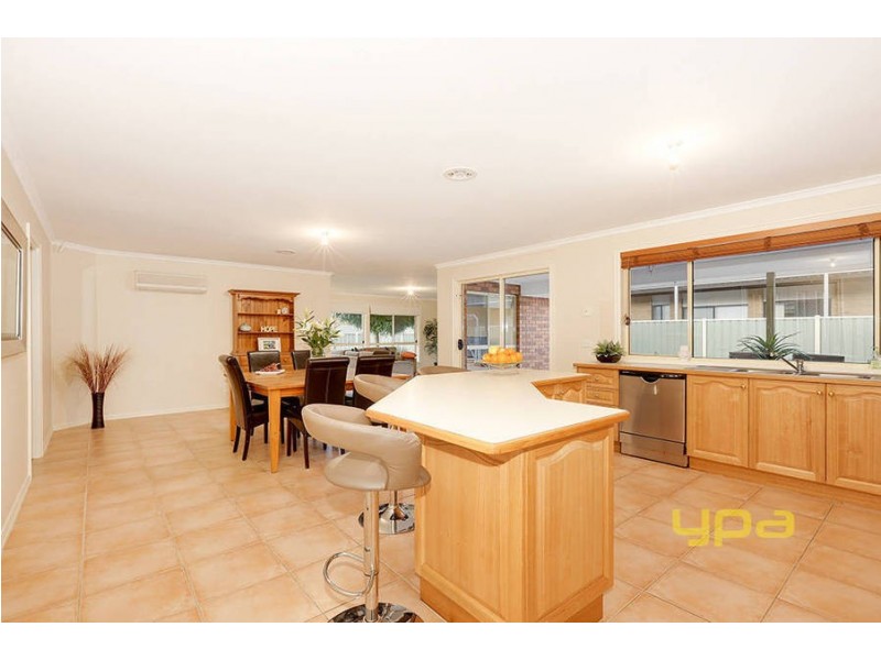 18 Riversdale Drive, Werribee VIC 3030