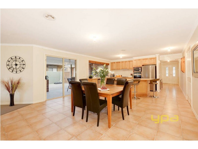 18 Riversdale Drive, Werribee VIC 3030