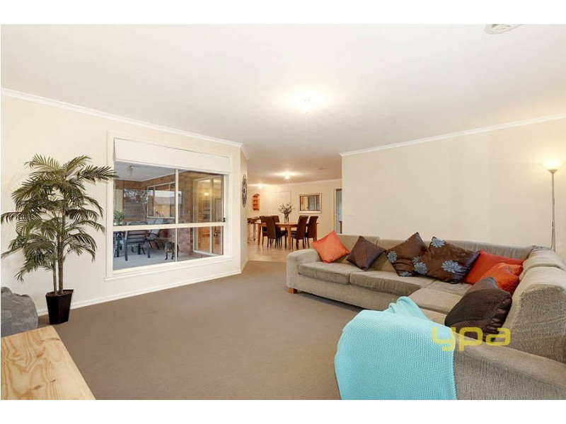 18 Riversdale Drive, Werribee VIC 3030