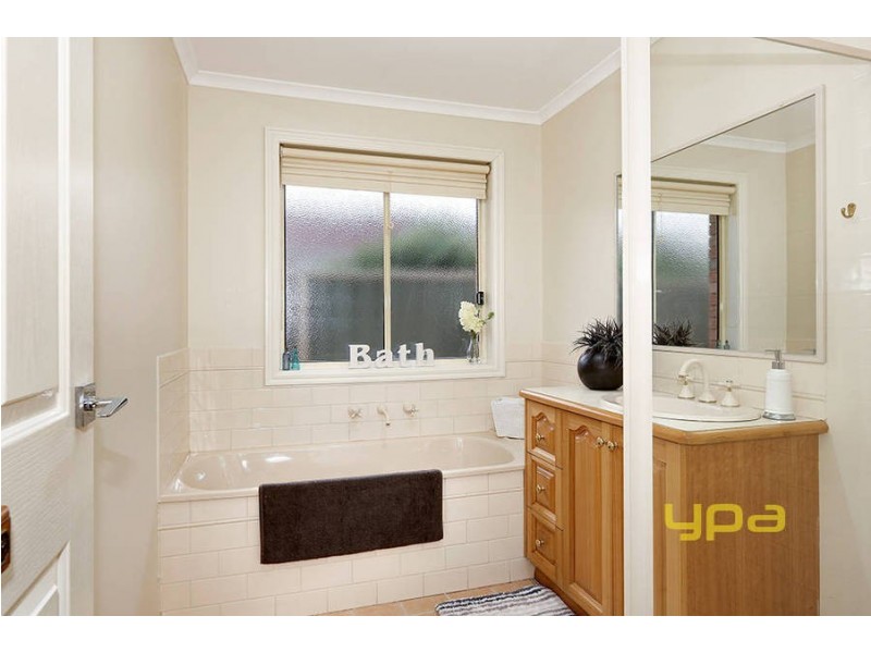 18 Riversdale Drive, Werribee VIC 3030