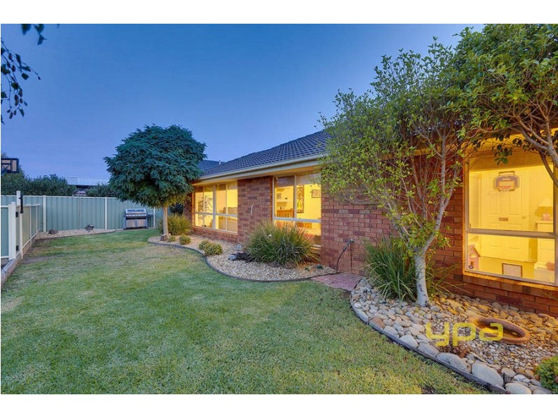 18 Riversdale Drive, Werribee VIC 3030
