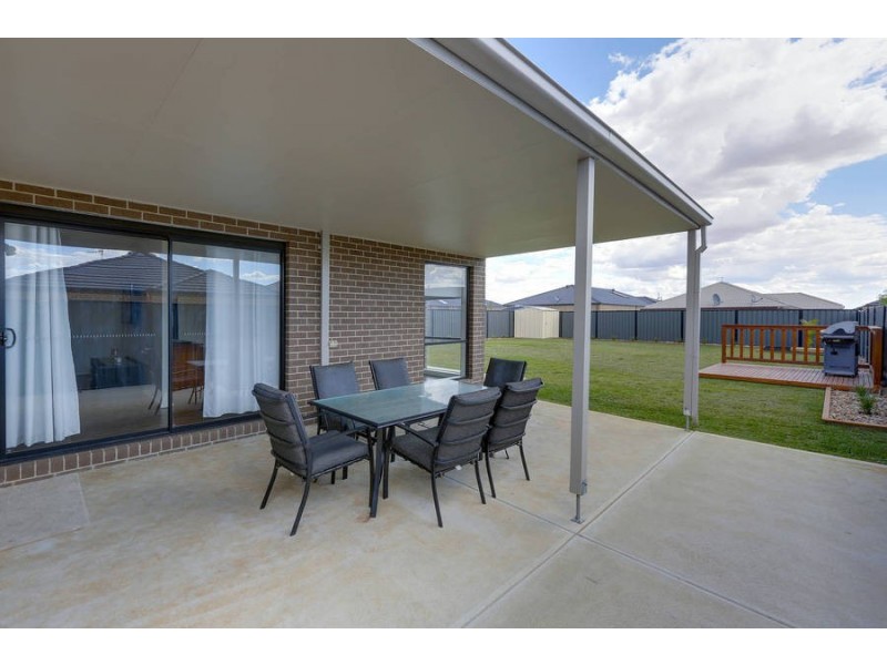 13 Brookwood Street, Tarneit VIC 3029
