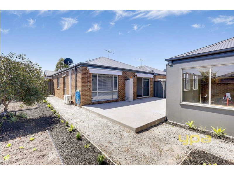 19 Prichard Walk, Point Cook VIC 3030