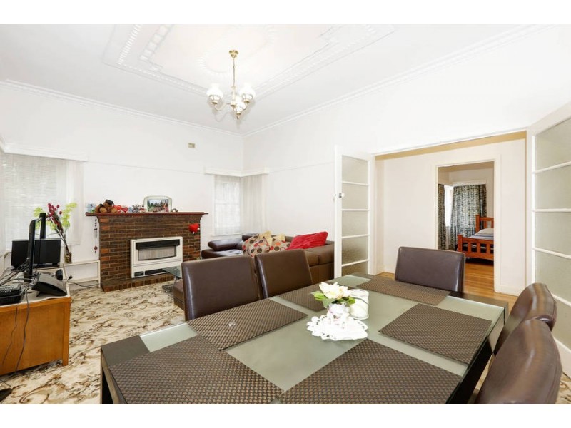 16 Railway Avenue, Werribee VIC 3030