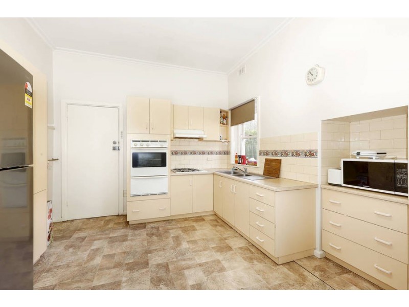 16 Railway Avenue, Werribee VIC 3030