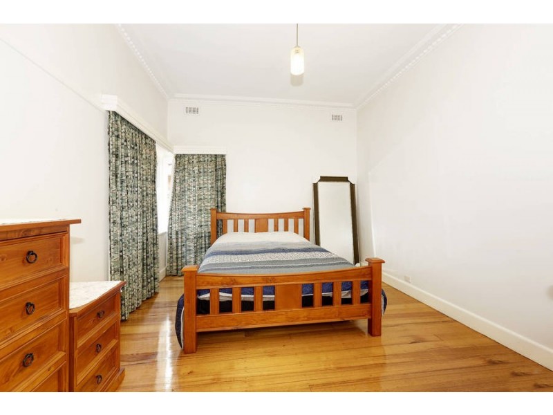 16 Railway Avenue, Werribee VIC 3030