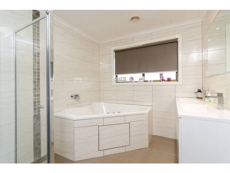 70 Colin Crescent, Little River VIC 3211