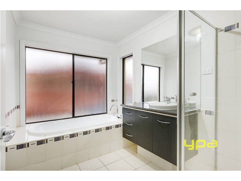 90 Riversdale Drive, Tarneit VIC 3029