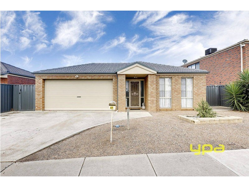41 Manor Lakes Boulevard, Wyndham Vale VIC 3024