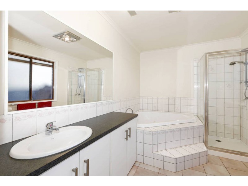 49 Iluka Drive, Werribee VIC 3030
