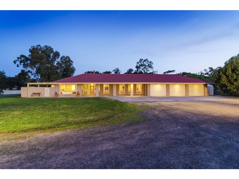 1443 Dohertys Road, Mount Cottrell VIC 3024