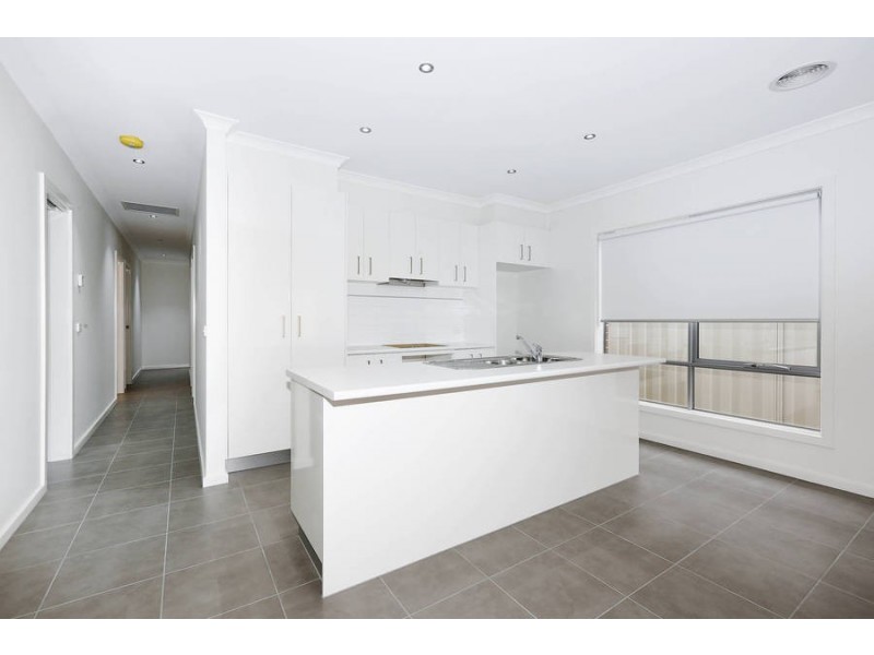 1, 2/10 Vive Street, Tarneit VIC 3029