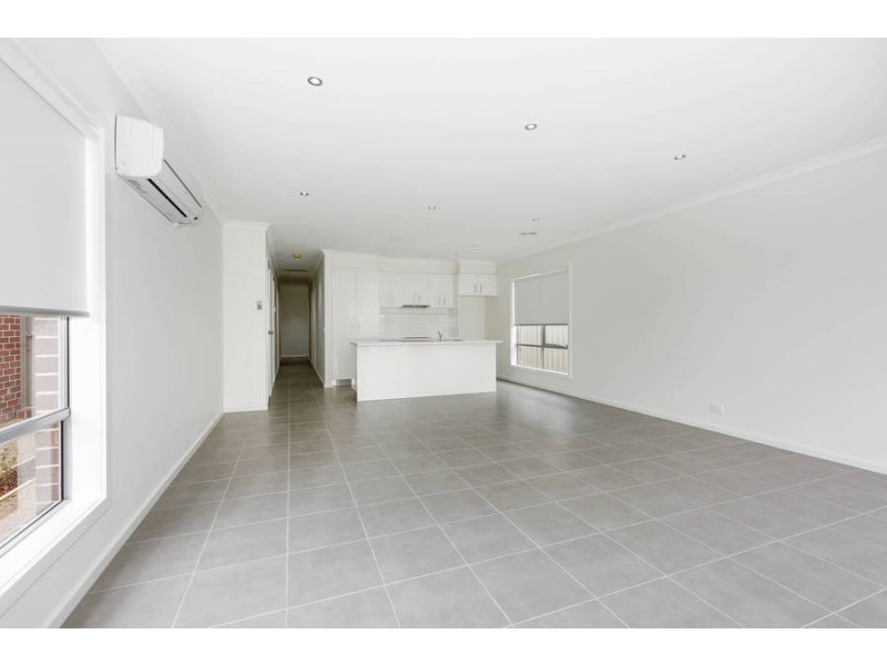 1, 2/10 Vive Street, Tarneit VIC 3029