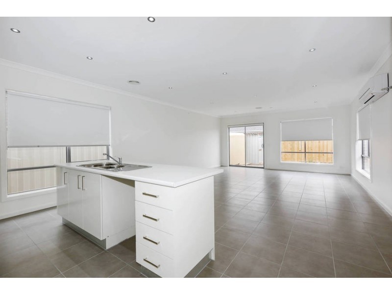 1, 2/10 Vive Street, Tarneit VIC 3029