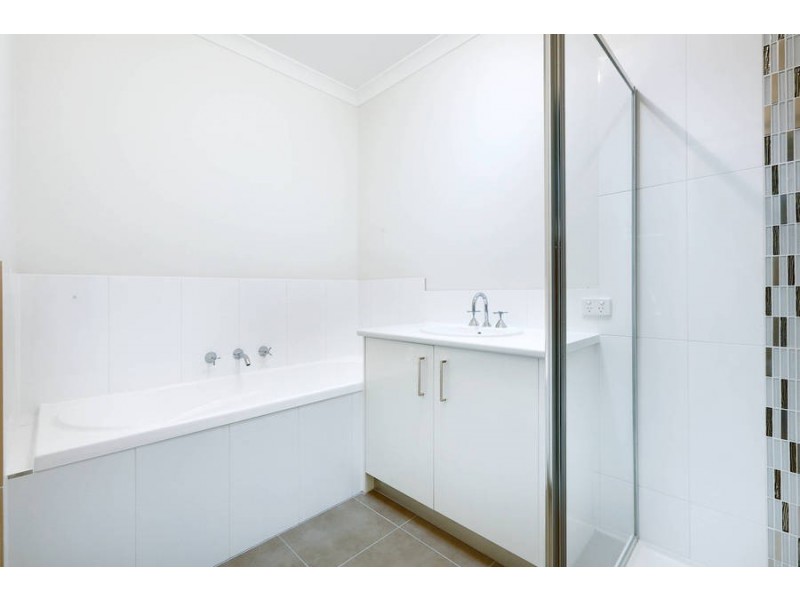 1, 2/10 Vive Street, Tarneit VIC 3029