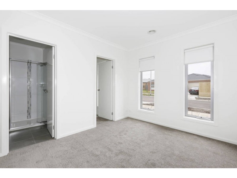 1, 2/10 Vive Street, Tarneit VIC 3029