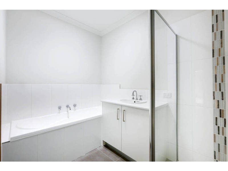 1, 2/10 Vive Street, Tarneit VIC 3029
