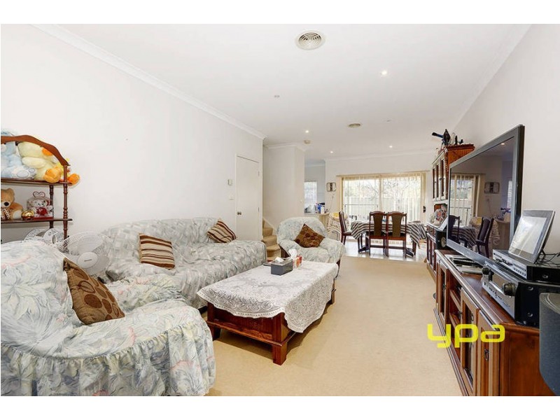 8/14 Mickleton Grove, Point Cook VIC 3030