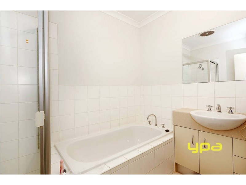 8/14 Mickleton Grove, Point Cook VIC 3030