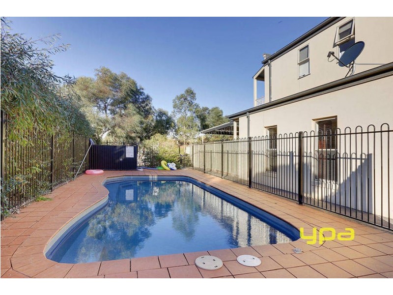 8/14 Mickleton Grove, Point Cook VIC 3030