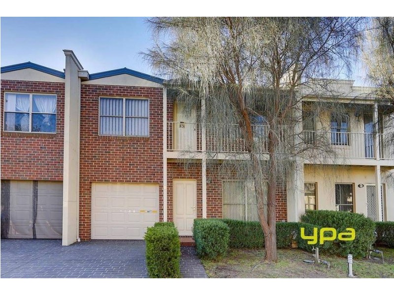 8/14 Mickleton Grove, Point Cook VIC 3030