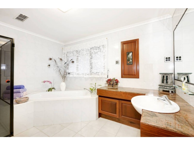 6 Lydhurst Court, Hoppers Crossing VIC 3029