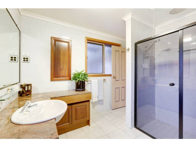 6 Lydhurst Court, Hoppers Crossing VIC 3029